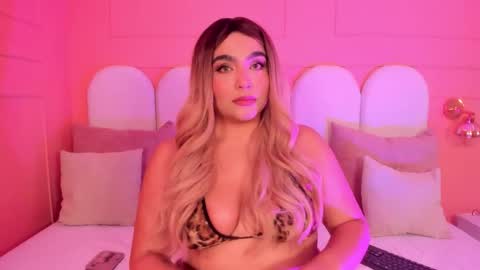 eva_saintt online show from 11/22/25, 05:17