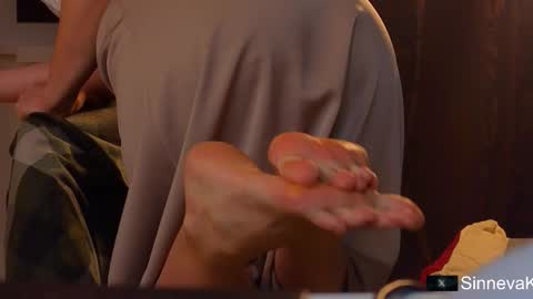 Hi there i am Eva and i wish create a nice community with you so join my Ticket Show for more pleasure online show from 11/30/25, 01:15