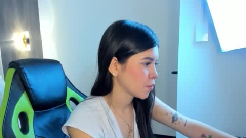 Snapshot of eva_swan_ chatting on 02/23/26, 12:13 E V A online show from 02/23/26, 12:13