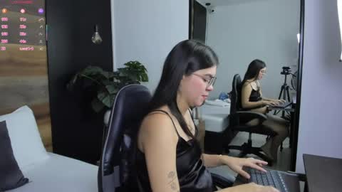 E V A  online show from 05/06/26, 12:10