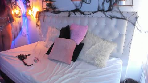 Evaa  online show from 11/03/25, 05:03