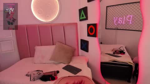 Evaa  online show from 11/13/25, 08:52