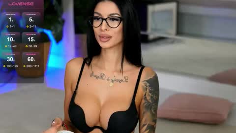 Eva  online show from 10/27/25, 05:44