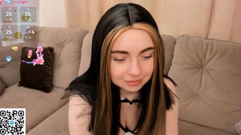 Snapshot of evablimey chatting on 10/26/25, 05:35 Eva online show from 10/26/25, 05:35