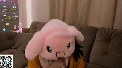 Snapshot of evablimey chatting on 10/27/25, 05:11 Eva online show from 10/27/25, 05:11