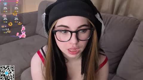 Snapshot of evablimey chatting on 12/18/25, 05:35 Eva online show from 12/18/25, 05:35