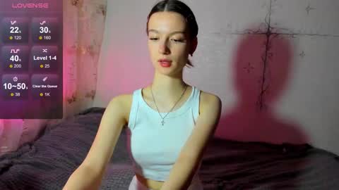 Hi Im Eva - welcome to my room online show from 12/17/25, 04:24