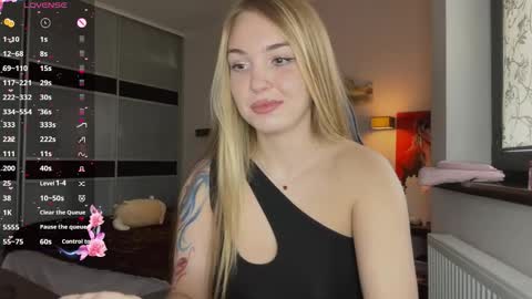 evacarter1 online show from 10/24/25, 10:44