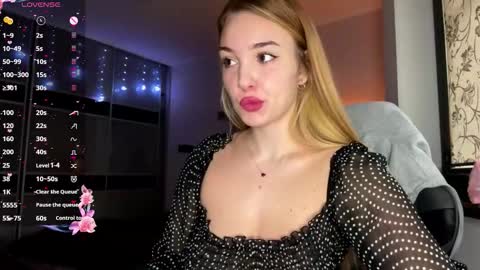 evacarter1 online show from 11/11/25, 10:04