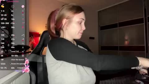 evacarter1 online show from 11/30/25, 01:48