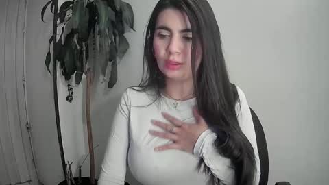 Snapshot of evacollins12 chatting on 12/18/24, 01:15 evacollins12 online show from 12/18/24, 01:15