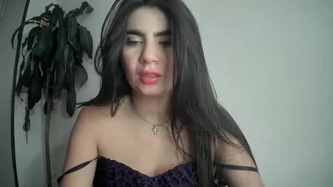Snapshot of evacollins12 chatting on 02/06/25, 03:27 evacollins12 online show from 02/06/25, 03:27
