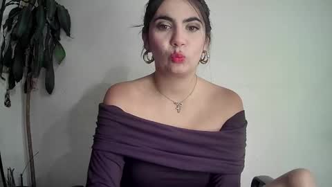 Snapshot of evacollins12 chatting on 02/09/25, 03:22 evacollins12 online show from 02/09/25, 03:22