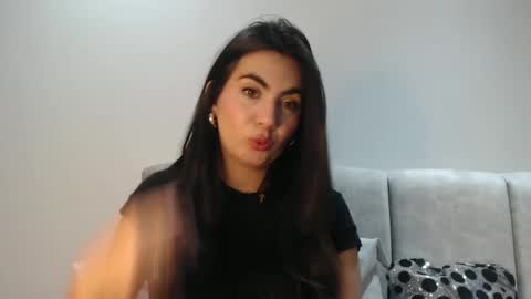 Snapshot of evacollins12 chatting on 09/11/25, 01:17 evacollins12 online show from 09/11/25, 01:17