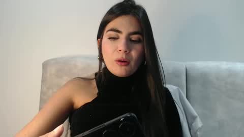 Snapshot of evacollins12 chatting on 10/01/25, 01:33 evacollins12 online show from 10/01/25, 01:33