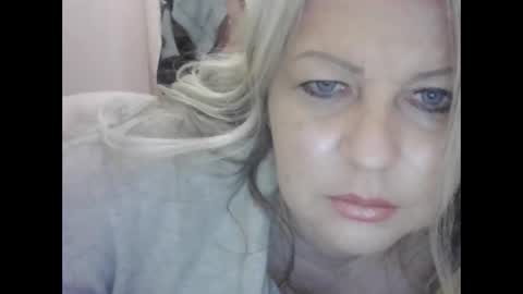 Snapshot of evafrench1991 chatting on 11/21/25, 05:06 evafrench1991 online show from 11/21/25, 05:06