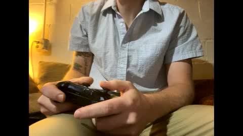 Snapshot of evageniex chatting on 09/17/25, 04:30 evageniex online show from 09/17/25, 04:30