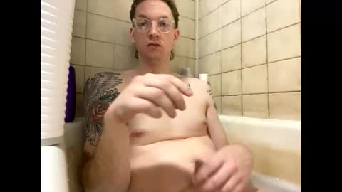 Snapshot of evageniex chatting on 12/19/25, 03:41 evageniex online show from 12/19/25, 03:41