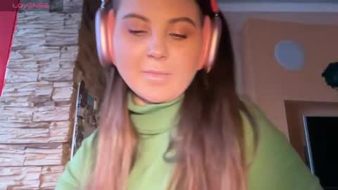 Snapshot of evahazardd chatting on 02/15/25, 07:06 EvaHazard online show from 02/15/25, 07:06