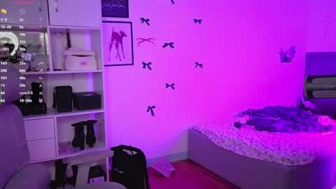 Snapshot of evajevylove chatting on 04/04/26, 03:53 Eva online show from 04/04/26, 03:53