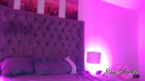 Snapshot of evajonez chatting on 01/09/25, 09:06 Eva online show from 01/09/25, 09:06