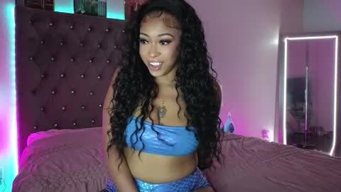 Snapshot of evajonez chatting on 11/13/25, 06:56 Eva online show from 11/13/25, 06:56