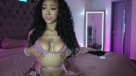 Snapshot of evajonez chatting on 11/14/25, 08:24 Eva online show from 11/14/25, 08:24