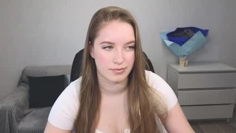 Snapshot of evajuly chatting on 12/18/24, 05:37 Eva online show from 12/18/24, 05:37