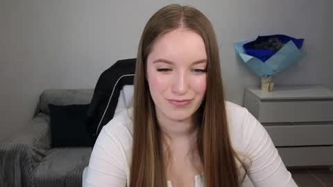 Snapshot of evajuly chatting on 12/20/24, 06:29 Eva online show from 12/20/24, 06:29