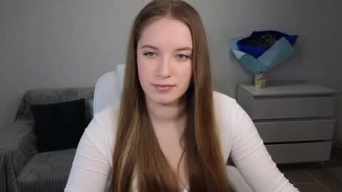 Snapshot of evajuly chatting on 01/05/25, 04:25 Eva online show from 01/05/25, 04:25