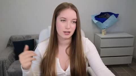 Snapshot of evajuly chatting on 01/05/25, 07:28 Eva online show from 01/05/25, 07:28