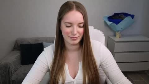 Snapshot of evajuly chatting on 02/08/25, 08:52 Eva online show from 02/08/25, 08:52