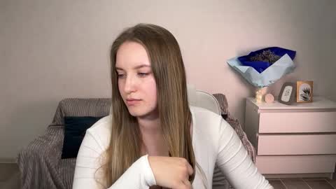 Snapshot of evajuly chatting on 09/14/25, 06:18 Eva online show from 09/14/25, 06:18