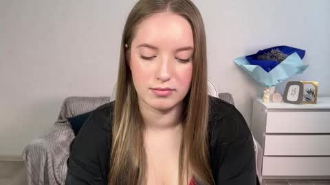 Snapshot of evajuly chatting on 09/21/25, 05:31 Eva online show from 09/21/25, 05:31