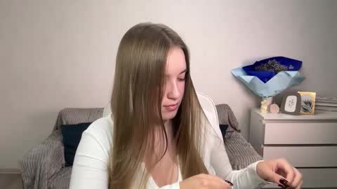 Snapshot of evajuly chatting on 10/15/25, 06:52 Eva online show from 10/15/25, 06:52