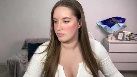 Snapshot of evajuly chatting on 11/08/25, 07:56 Eva online show from 11/08/25, 07:56