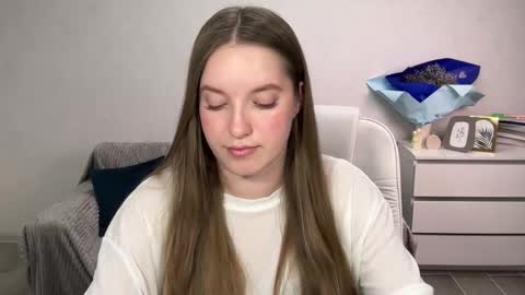 Snapshot of evajuly chatting on 11/21/25, 08:07 Eva online show from 11/21/25, 08:07