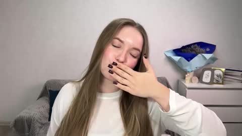 Snapshot of evajuly chatting on 11/24/25, 06:18 Eva online show from 11/24/25, 06:18