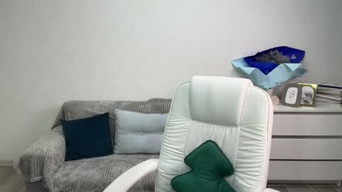 Snapshot of evajuly chatting on 11/25/25, 06:08 Eva online show from 11/25/25, 06:08