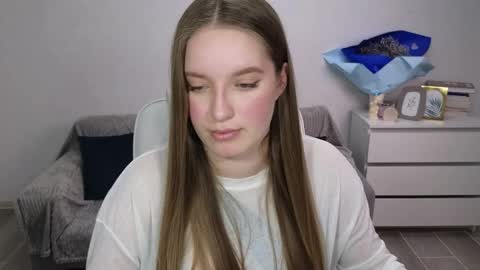 Snapshot of evajuly chatting on 12/17/25, 08:59 Eva online show from 12/17/25, 08:59