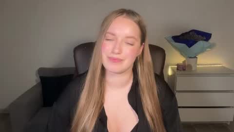 Snapshot of evajuly chatting on 06/19/26, 08:34 Eva online show from 06/19/26, 08:34