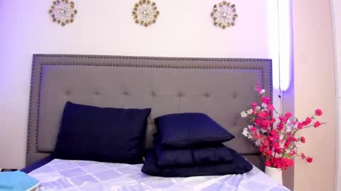 Snapshot of evaloviaa_ chatting on 04/18/26, 07:58 Eva online show from 04/18/26, 07:58