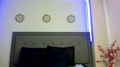 Snapshot of evaloviaa_ chatting on 04/29/26, 01:15 Eva online show from 04/29/26, 01:15