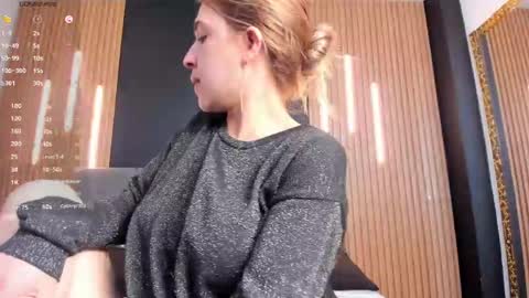 Snapshot of evaloviaa_ chatting on 05/25/26, 01:39 Eva online show from 05/25/26, 01:39