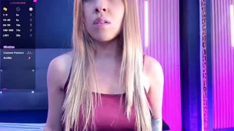 Snapshot of evaloviaa_ chatting on 05/30/26, 04:04 Eva online show from 05/30/26, 04:04