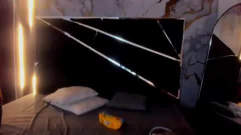 Snapshot of evamilff_ chatting on 12/21/25, 12:12 Eva online show from 12/21/25, 12:12