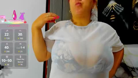 Snapshot of evamilff_ chatting on 01/18/26, 01:04 Eva online show from 01/18/26, 01:04