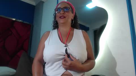 Snapshot of evamills1 chatting on 01/26/25, 09:18 Eva Mills online show from 01/26/25, 09:18