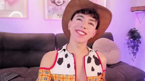 Snapshot of evan_voss chatting on 11/14/25, 03:22 Evan voss help me get 200 likesindependent model online show from 11/14/25, 03:22