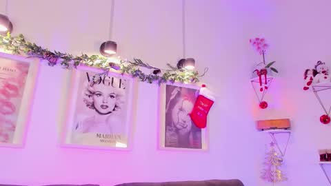 Snapshot of evan_voss chatting on 12/15/25, 01:15 Evan voss help me get 200 likesindependent model online show from 12/15/25, 01:15